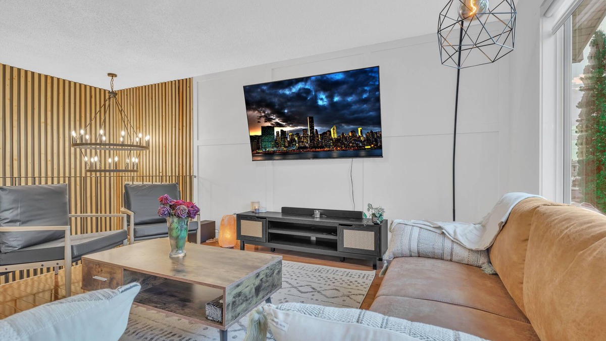 Grande Prairie House | South Grande Prairie Sleeps 4 | Luxury Home w Fire Pit and Parking