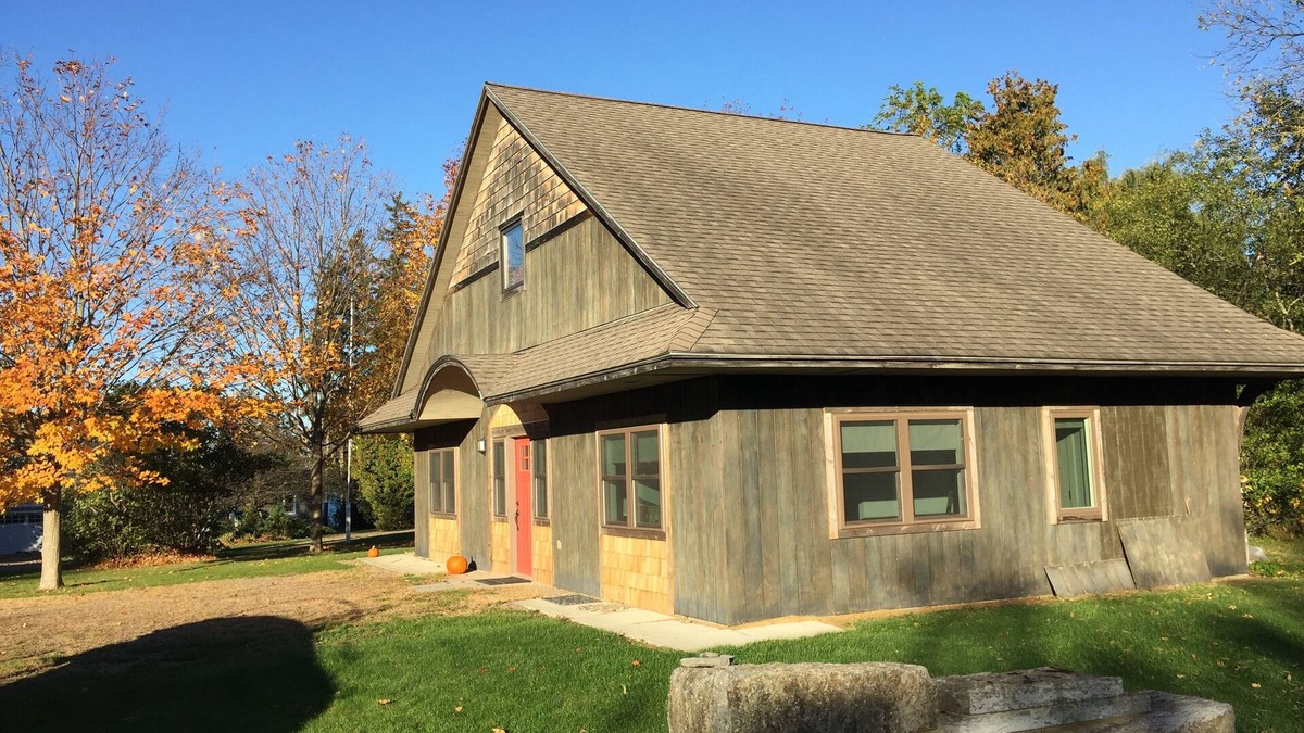 South Hero House | South Hero Guesthouse with lake access and great sunsets