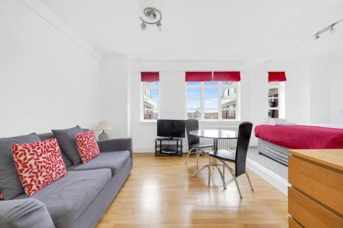Brompton & Hans Town Apartment | South Kensington Studio