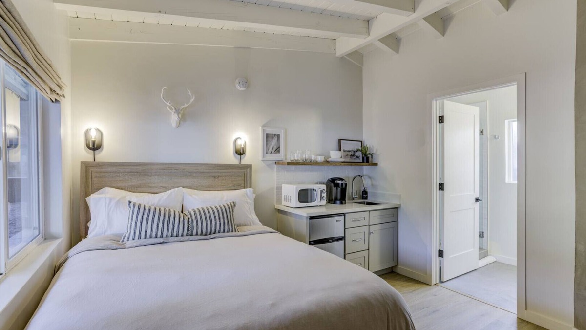 Lakeside Park Apartment | South Lake Chalet #3-New Boutique Suite-Minutes to Heavenly & Lake Tahoe