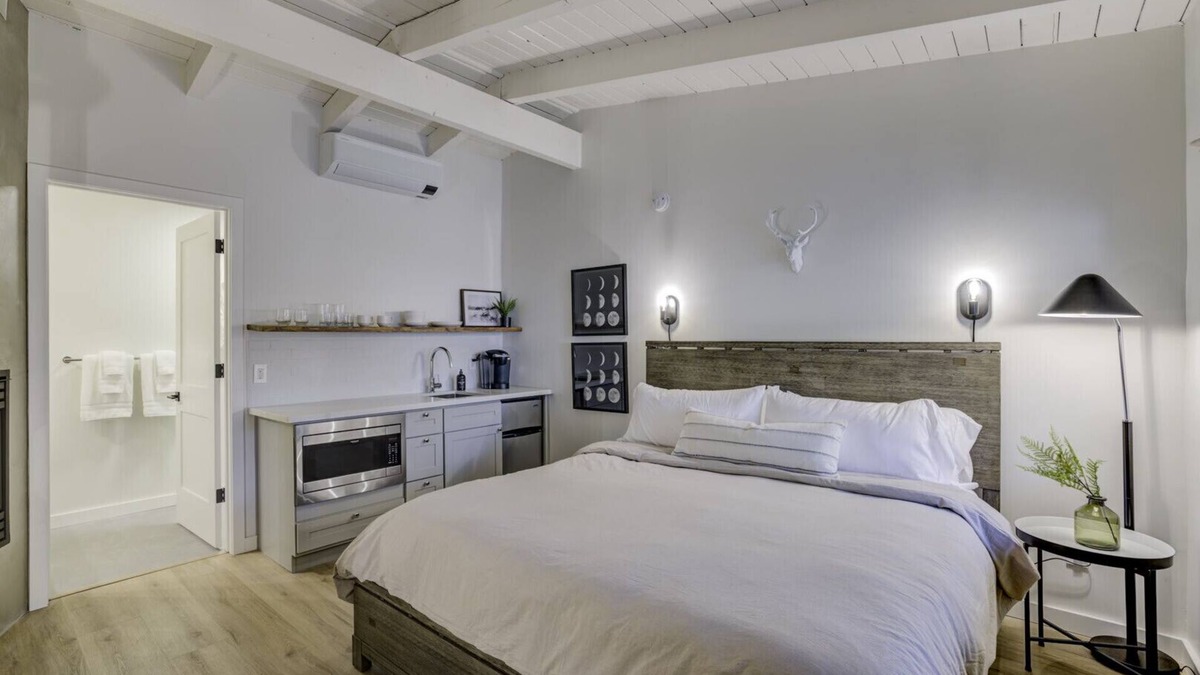 Lakeside Park Apartment | South Lake Chalet #7-New Boutique Suite-Minutes to Heavenly & Lake Tahoe