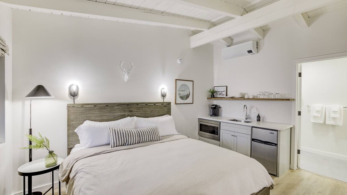 Lakeside Park Apartment | South Lake Chalet #10-New Boutique Suite-Minutes to Heavenly & Lake Tahoe