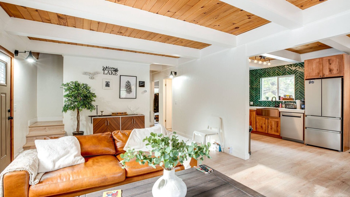 Pioneer Trail House | South Lake Tahoe Vacation Home w/Private Hot Tub!