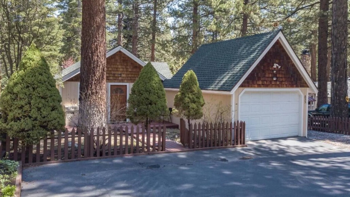 Y Area House | South Lake Tahoe Adventure Homebase with attached garage