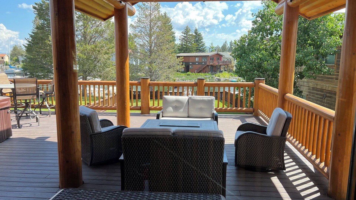 South Lake Tahoe House | South Lake Tahoe Luxury Living-Waterfront w/hot tub-Minutes to Beach/Skiing/Lake