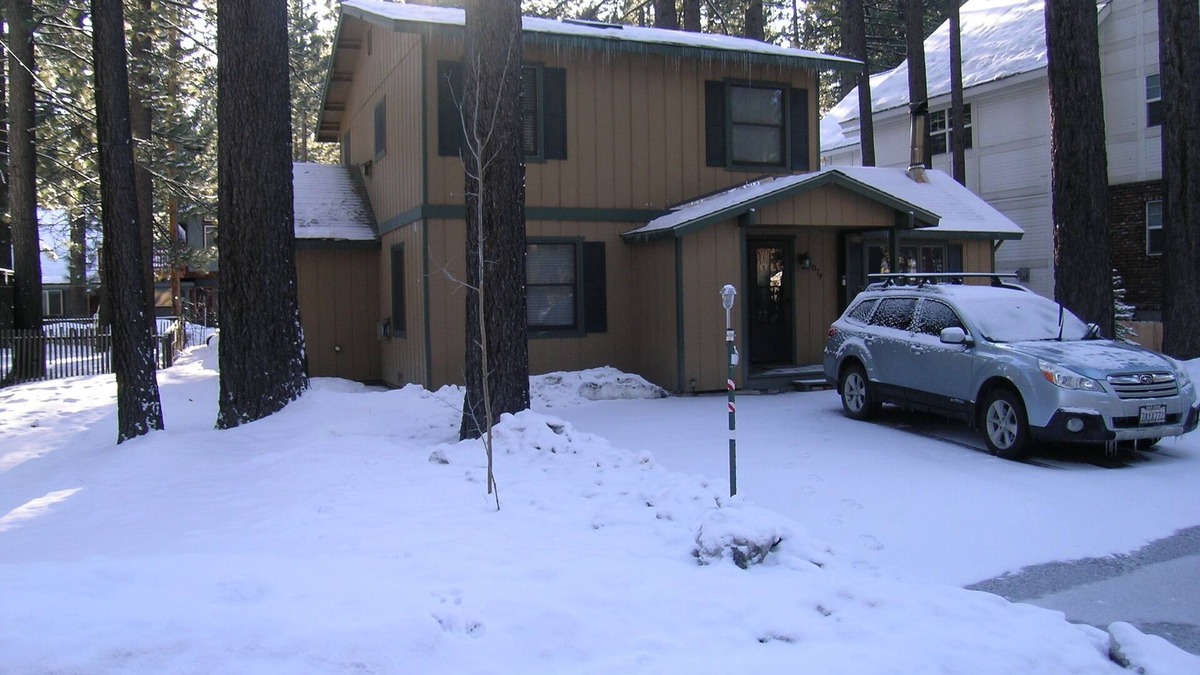 Bijou Pines House | South Lake Tahoe Cabin - Rae's Family Retreat - One block to El Dorado Beach