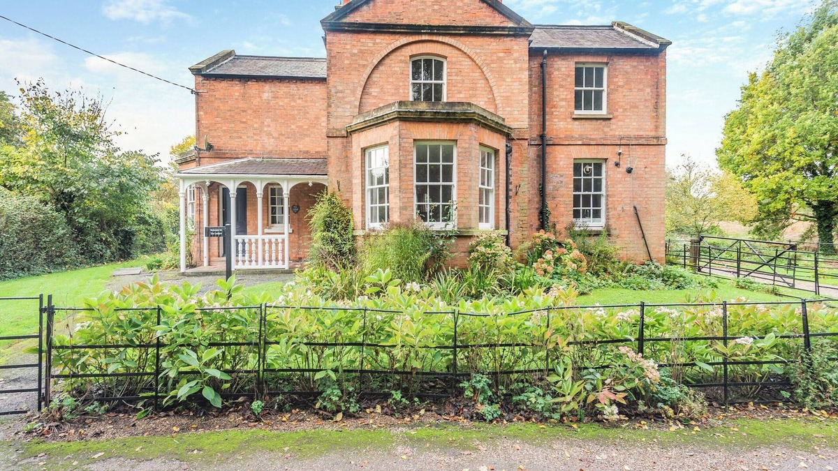 Halam Cottage | South Lodge- UK45600