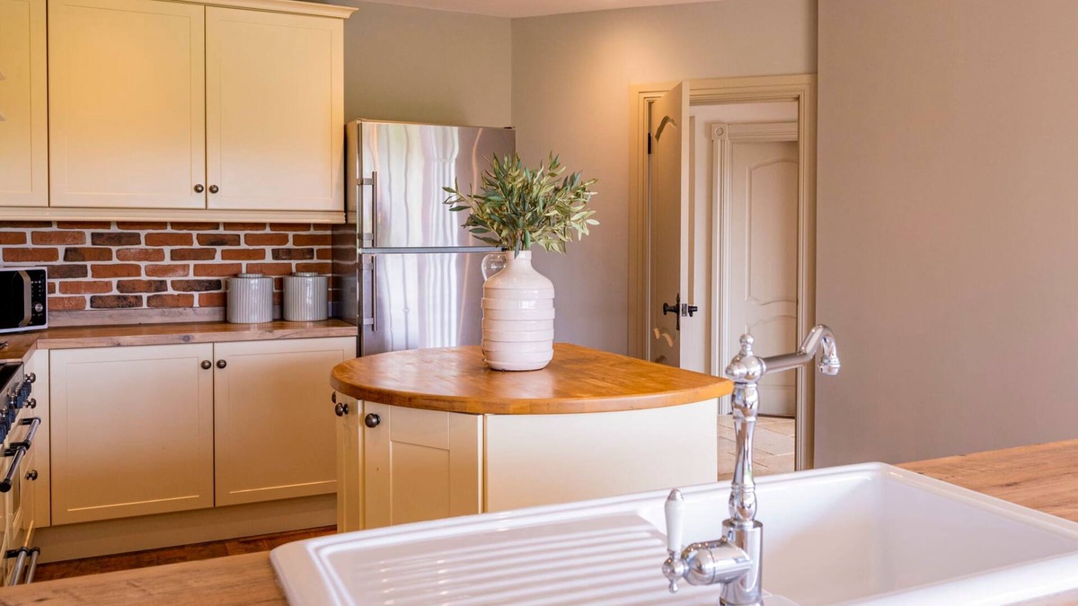 Henley House | South Lodge North Lodge Luxury Accommodation