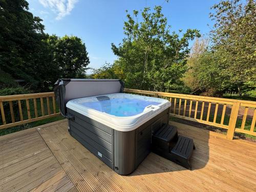Dunbar House | South Lodge with Hot Tub