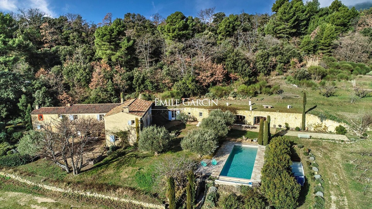 Cabrieres-dʼAigues Other | South Luberon farmhouse for rent, beautiful views of the countryside and absolute peace and quiet
