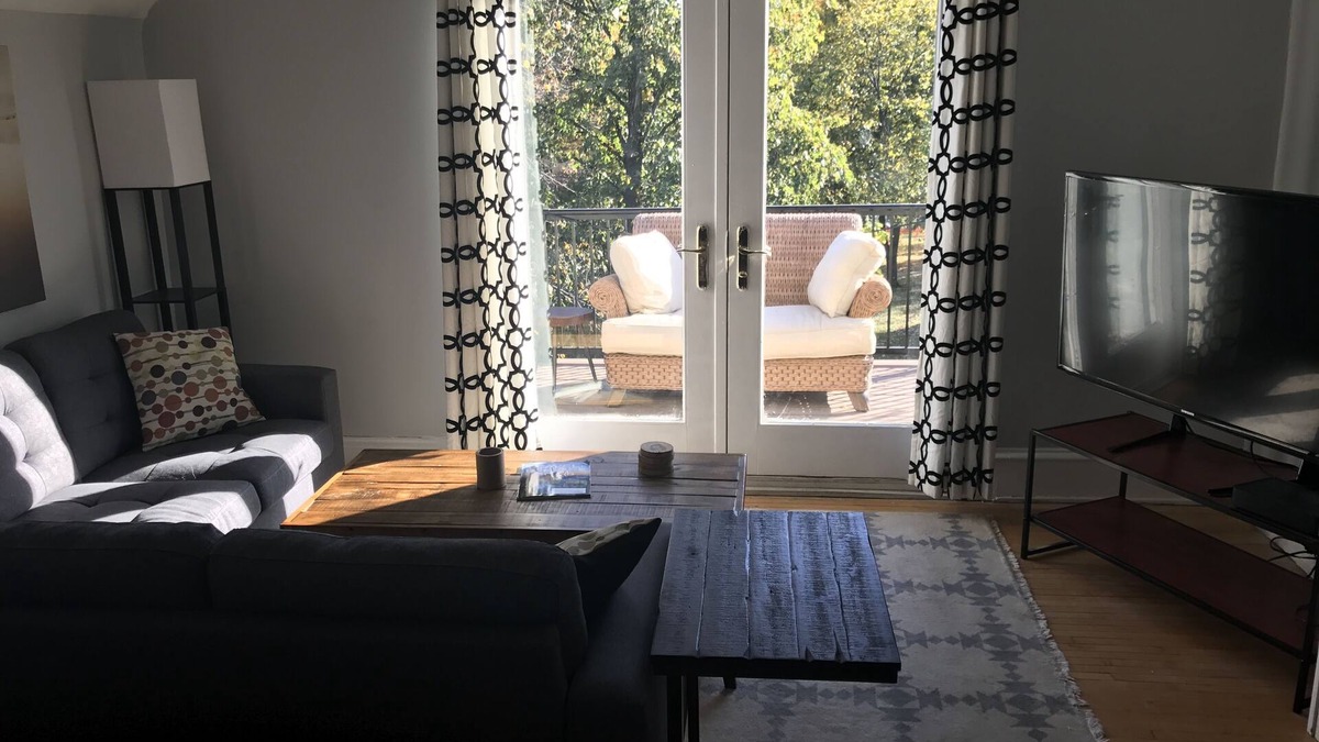 Linden Hills Apartment | South Minneapolis Treetop Unit - 2 Blks From The Lake Calhoun And Lake Harriet