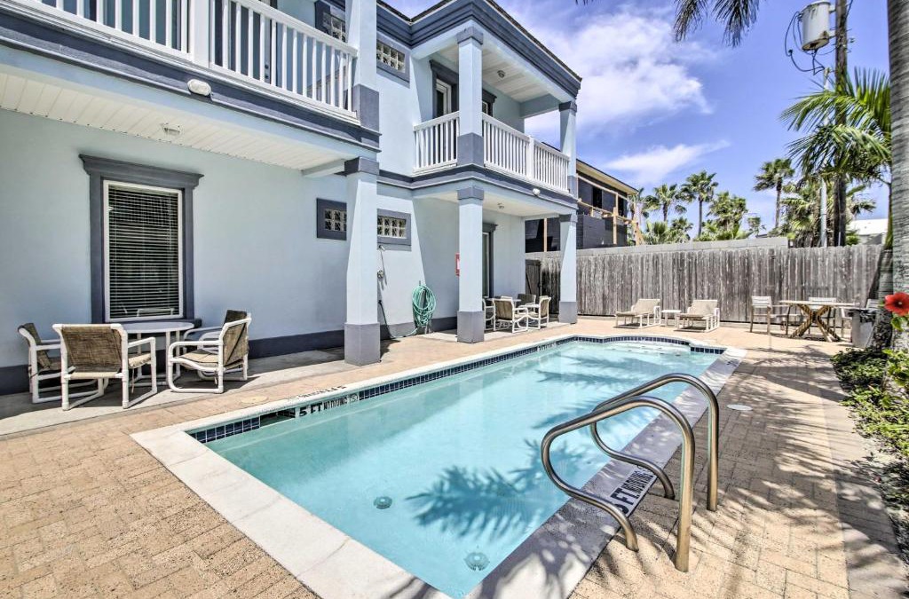 South Padre Island Apartment | South Padre Island Condo - 200 Ft to Beach!