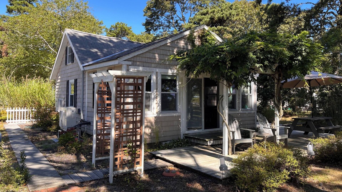 West Yarmouth Cottage | South Sea Ave Cottage