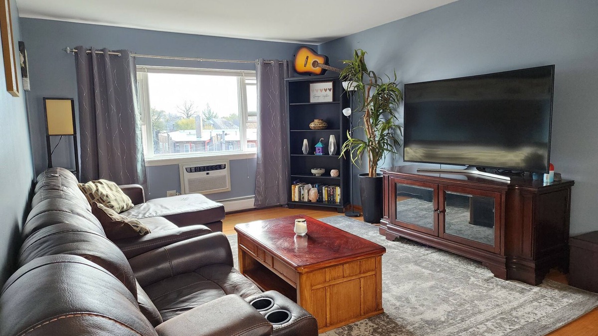 Chicago Condo | South Shore Chicago Condo-1 Block to Lake-WiFi-AC-Elevator-420 Friendly