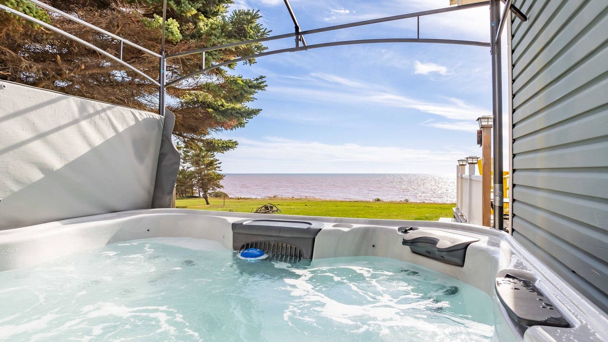 Canoe Cove Cottage | South Shore Waterfront gem With hot tub