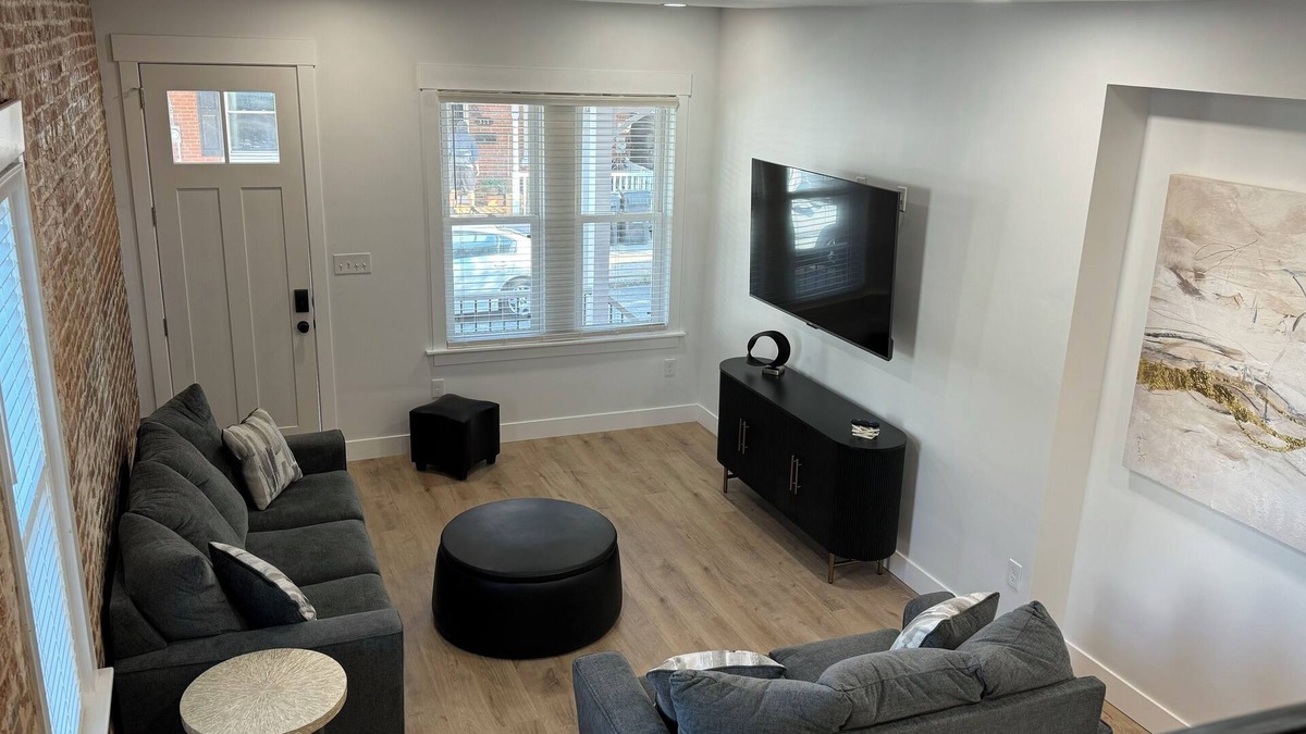Phoenixville House | South Side Beauty. Newly renovated 4Br 2Bath, Central Air near downtown and Oaks
