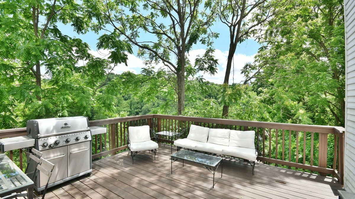 South Side Slopes House | South Side House w/Parking, Outdoor Space & Fire Pit!