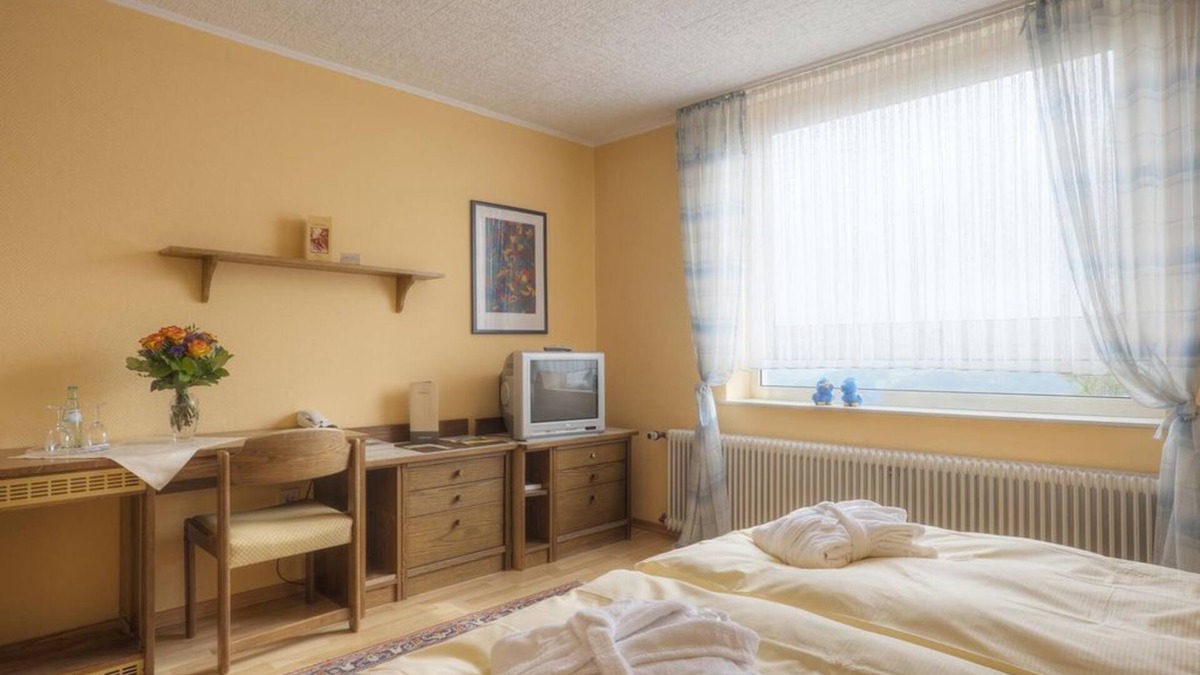 Bollendorf-Pont House | South side without balcony with panoramic view, 4 - 11 nights - Waldhotel Sonnenberg
