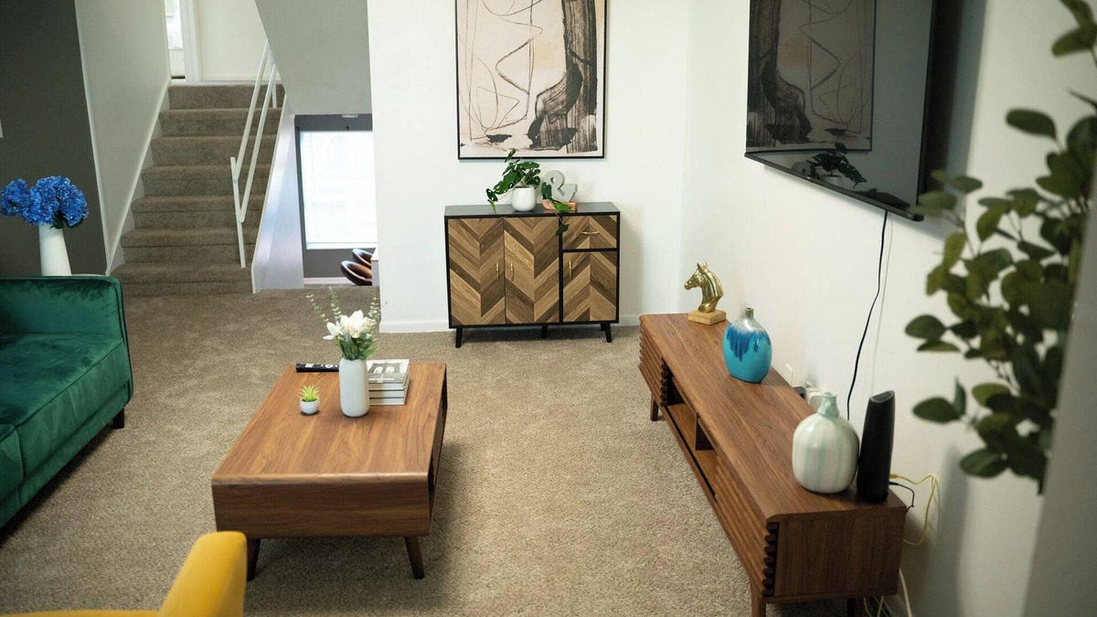 Fairoaks Manhattan Manor House | South Tampa Townhome - Long Stays Available Near Downtown & Beaches