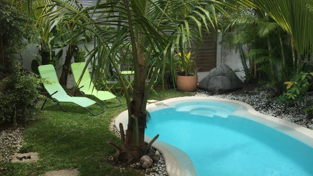 Petite-ÃŽle House | South Wild Villa with outdoor pool-jacuzzi and terrace, kitchen and lounge