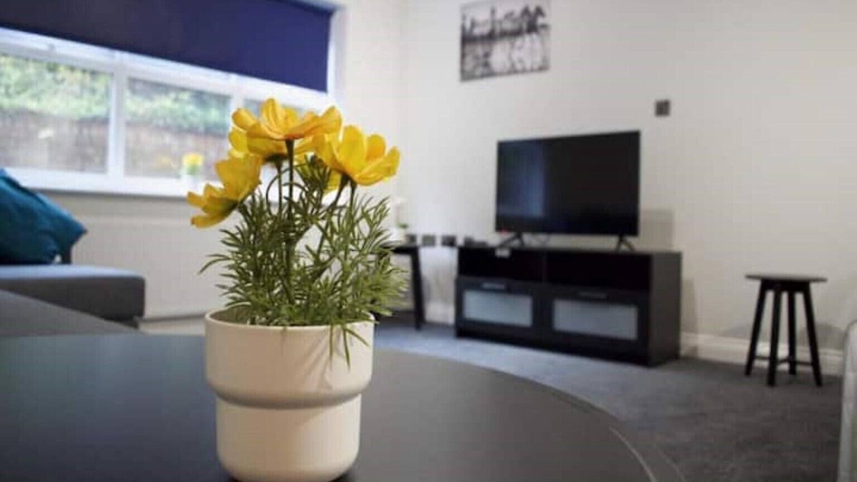 Canklow Apartment | South Yorkshire Cozy 2-bed Apartment with secured parking