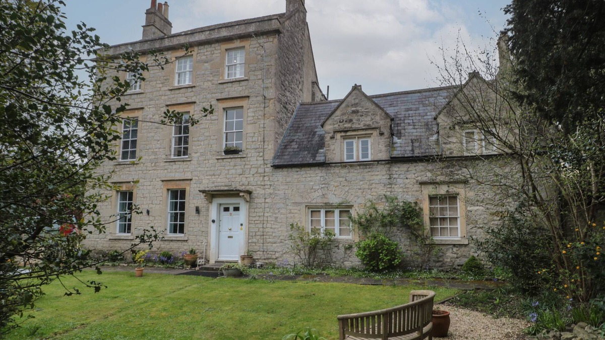 Newton St Loe Cottage | SOUTHBANK, pet friendly, character holiday cottage in Bath