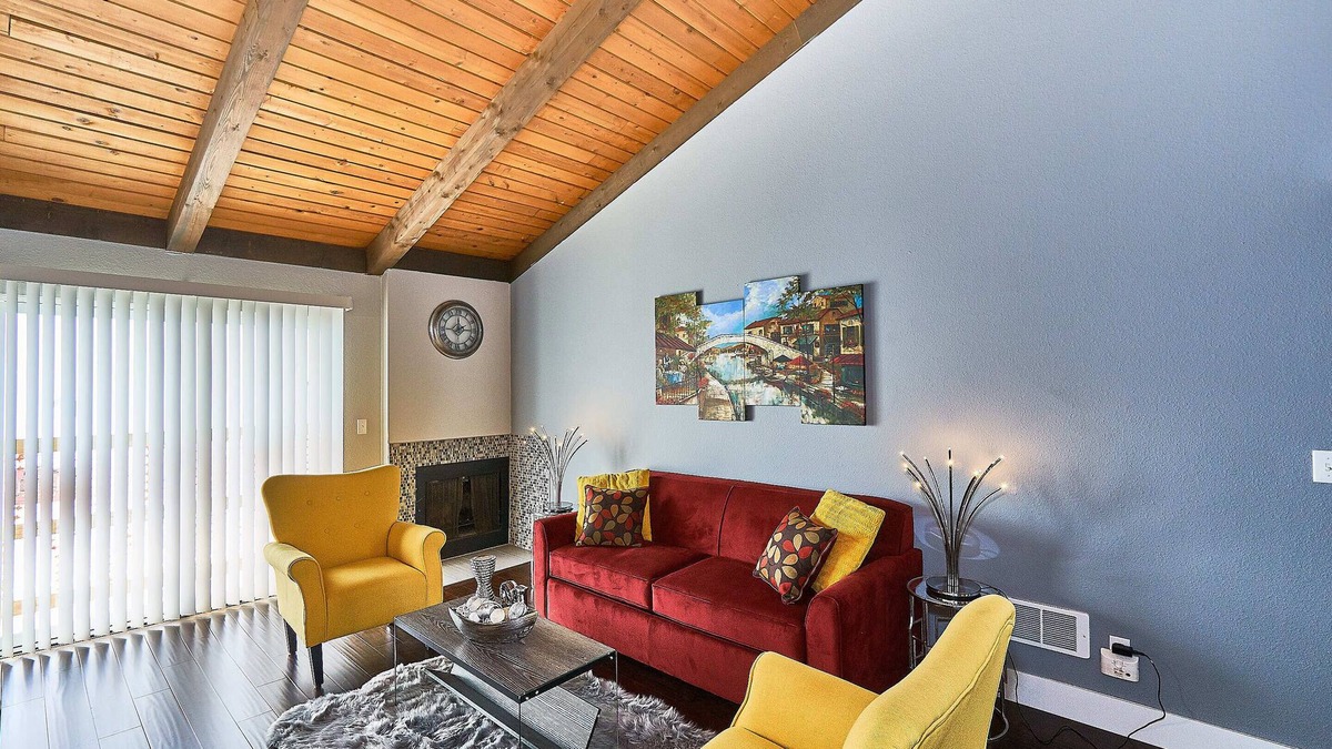 Tukwila Condo | Southcenter Condo in Great Location! ~ Minutes Away From Seattle And SeaTac