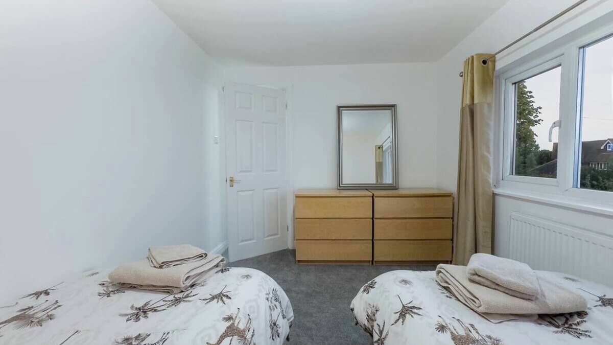 Westcliff-on-Sea House | Southend Retreat KING SUITE luxury stay with parking