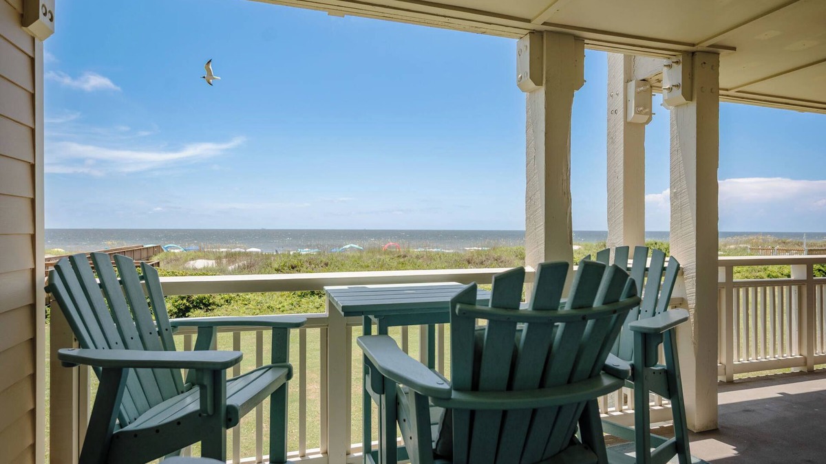 Caswell Beach Condo | Southern Beauty: Oceanfront Condo with Community Pool