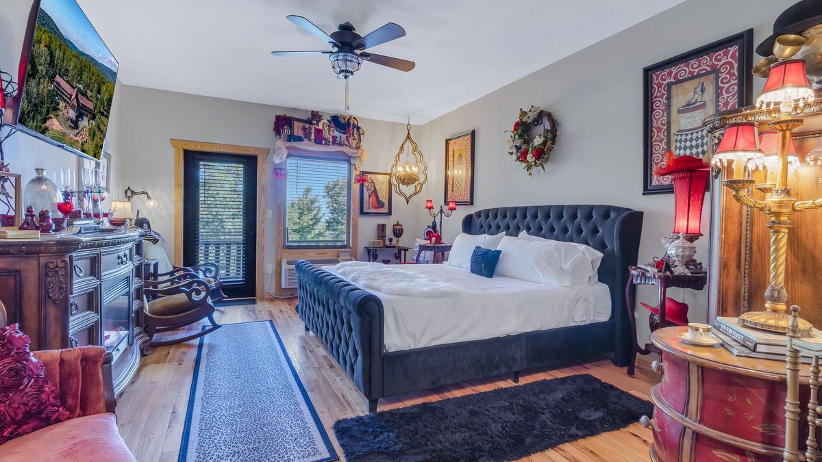 Stanardsville House | Southern Belle Rm. 101