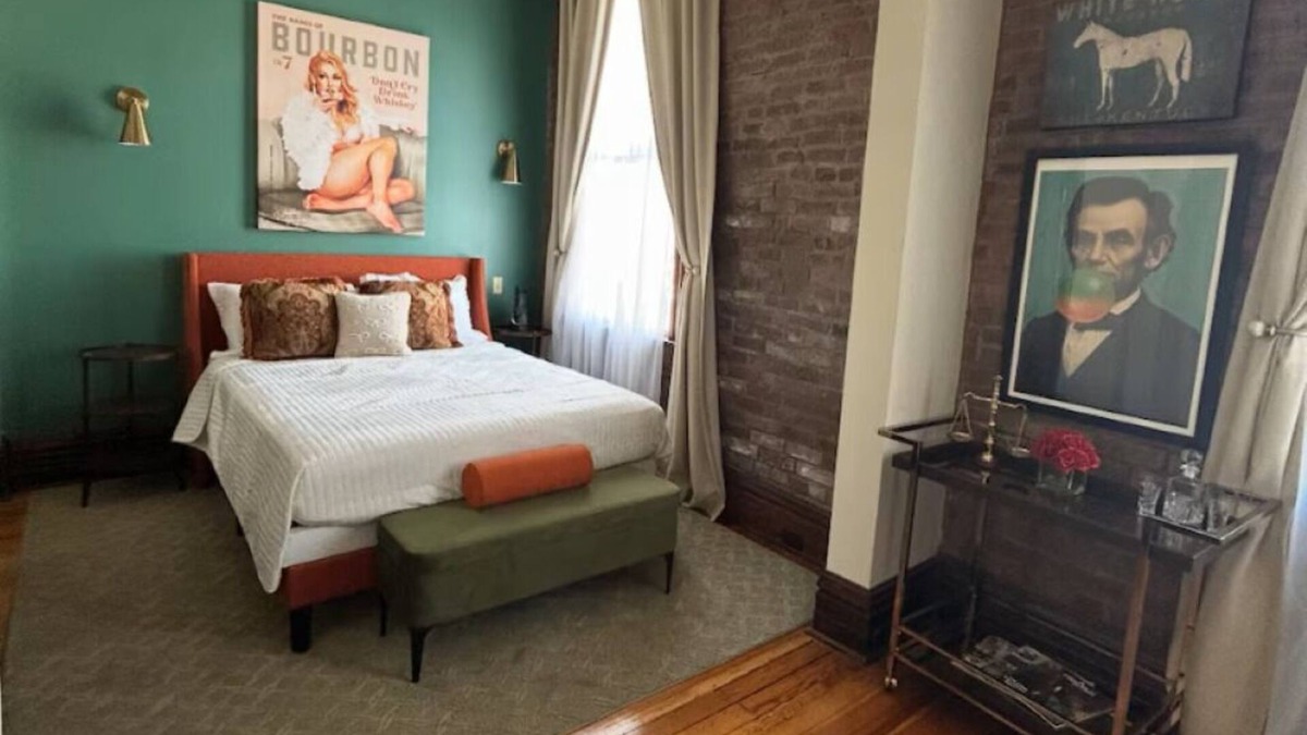 Lawrenceburg Apartment | Southern Charm at Trail Suites Inn- Suite A in Lawrenceburg, KY