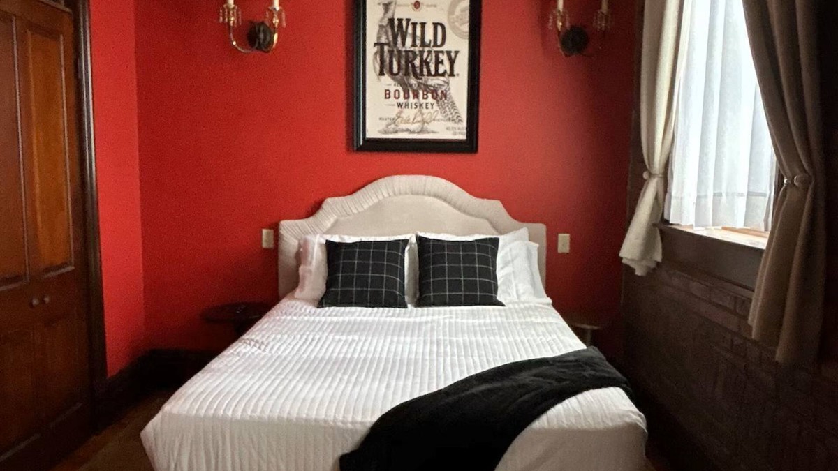 Lawrenceburg Apartment | Southern Charm at Trail Suites Inn, Suite C