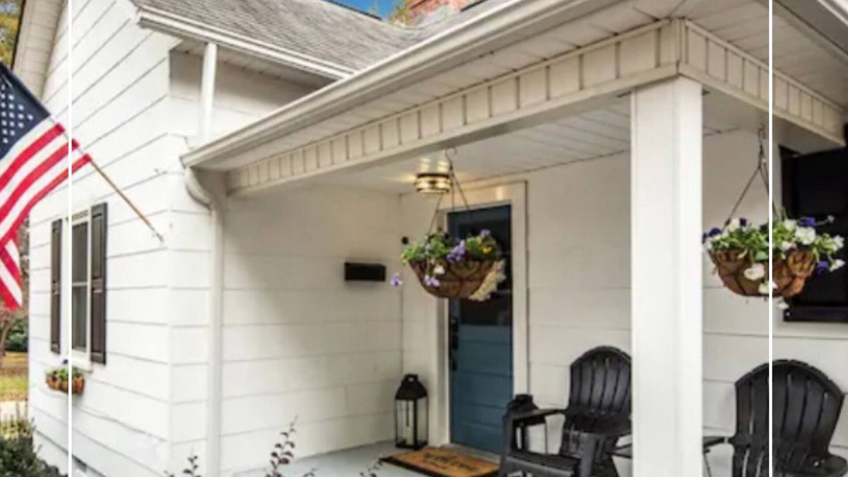 Hickory Cottage | Southern Charm Cottage- Historic 2 bed 1 bath refuge in Hickory