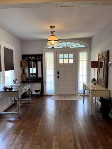 Monte Vista House | Southern Comfort 4 Bedroom Cottage
