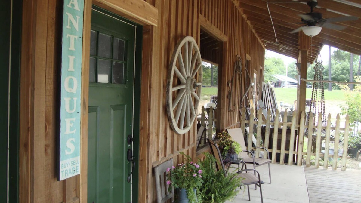 Murfreesboro Cabin | Southern Comfort Cabin- minutes from the river and the lake!