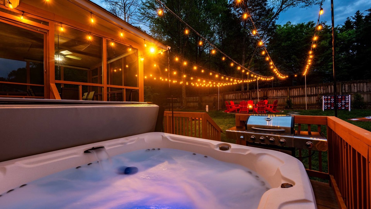 Ashley Oaks House | Southern Comfort Getaway: hot tub-theater-game room-fire pit-yard games
