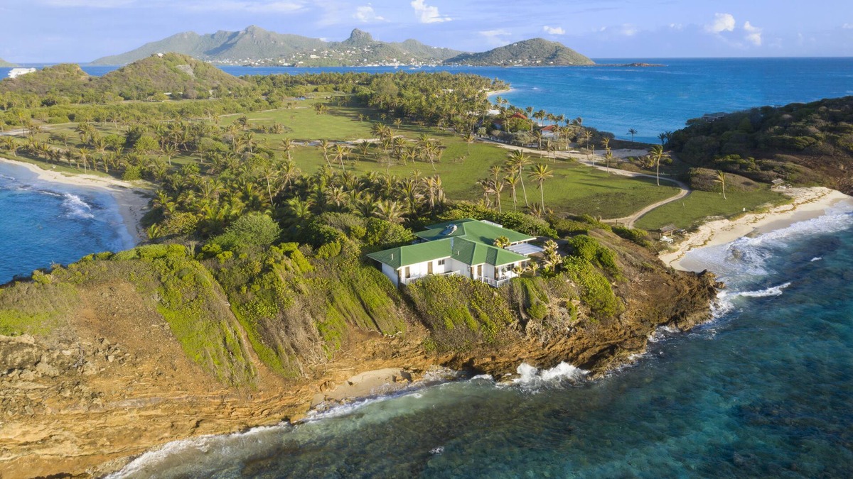 Palm Island Villa | Southern Cross 2-bedroom private villa with pool
