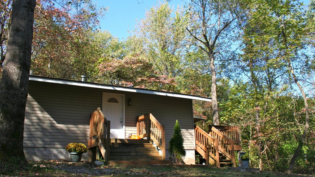 Cobden House | Southern Illinois Private Cottage