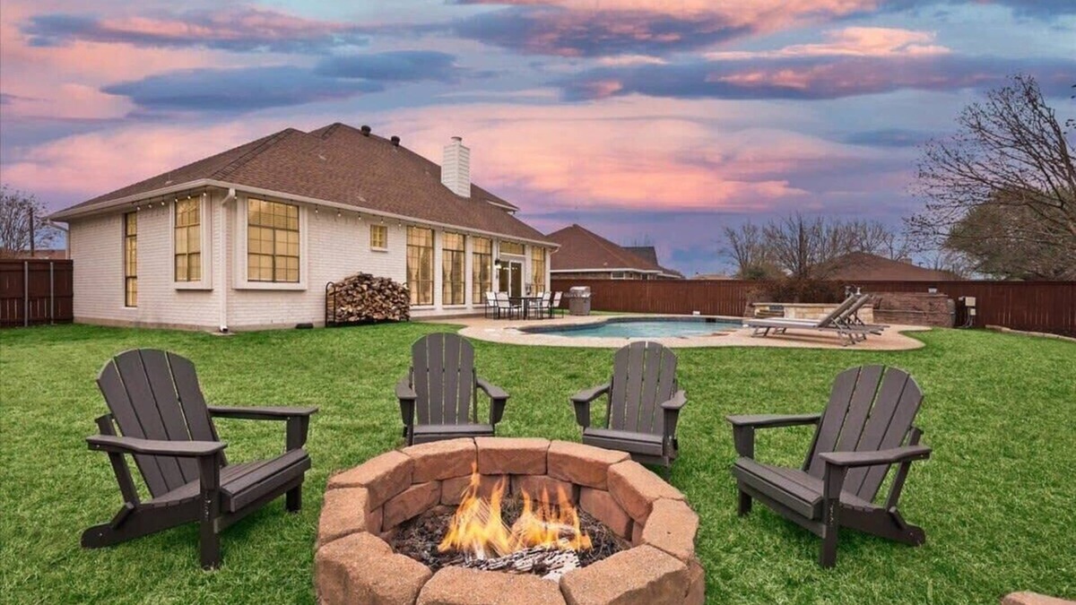Waxahachie House | Southern Living At Its Best-Pool, BBQ (30+ Nights)