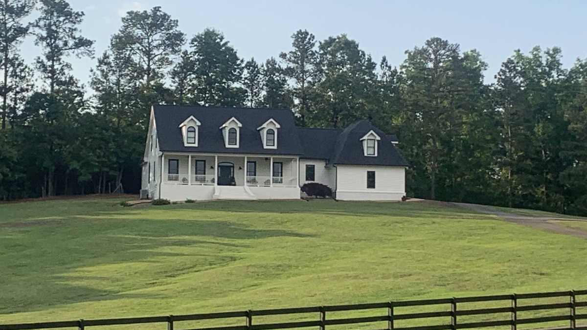 Mount Berry House | SOUTHERN LIVING! Newly renovated! Private with Mountain views-sleeps 16