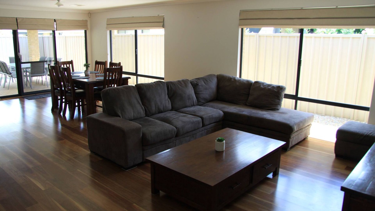 Canning Vale House | Southern River Family Accommodation. Free WiFi