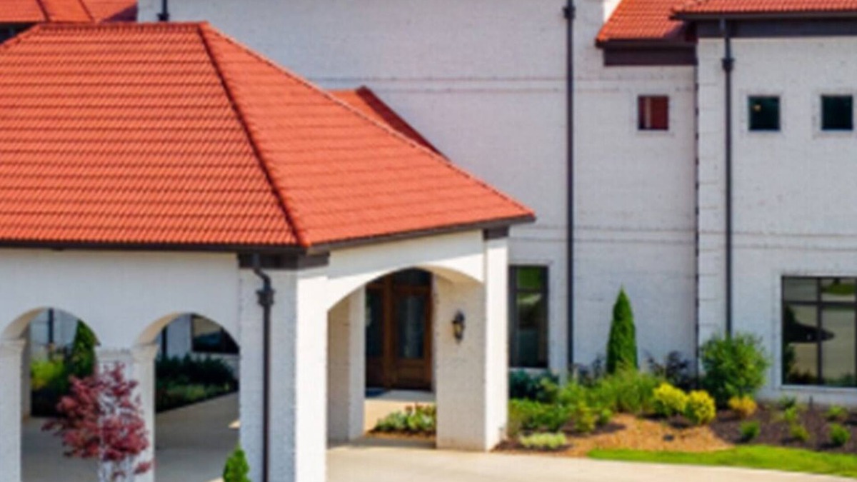Lawrence County Apartment | Southern Tennessee Getaway - Pool/bowling alley/putting greens/dinner theater
