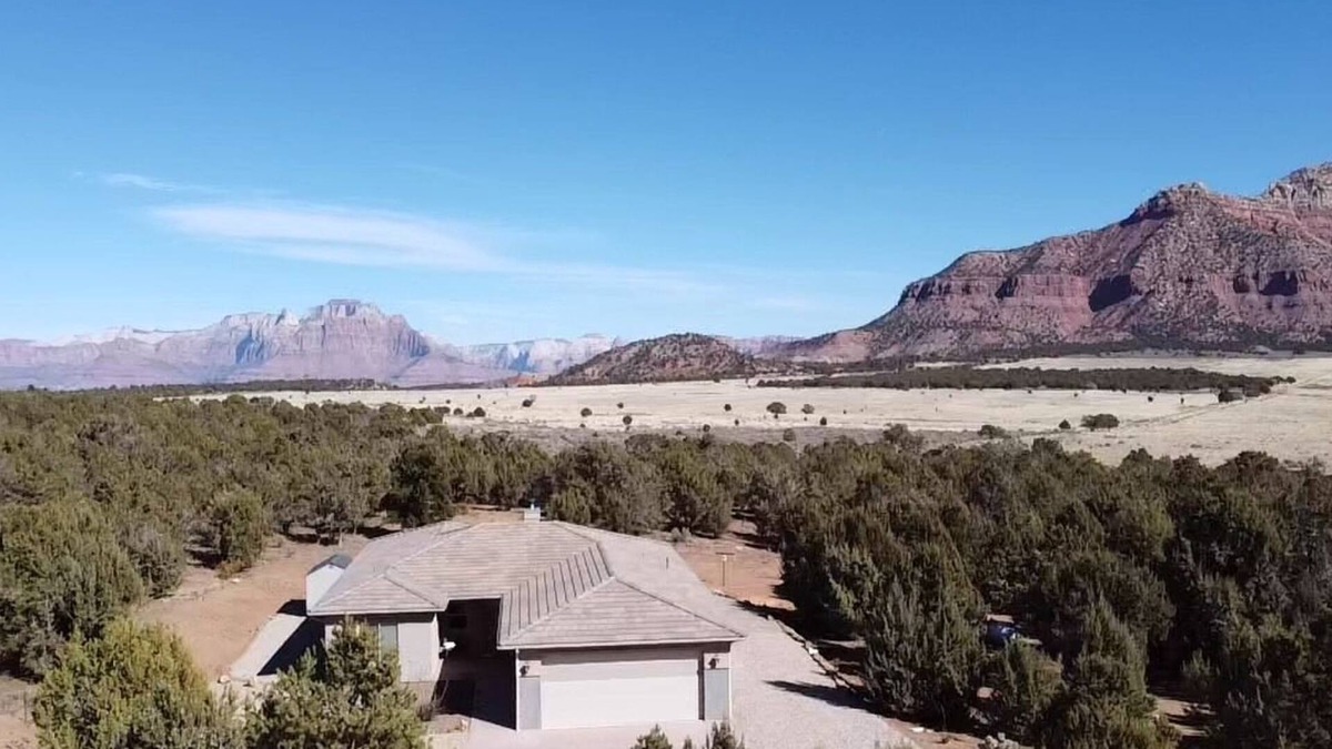 Apple Valley House | Southern Utah getaway
