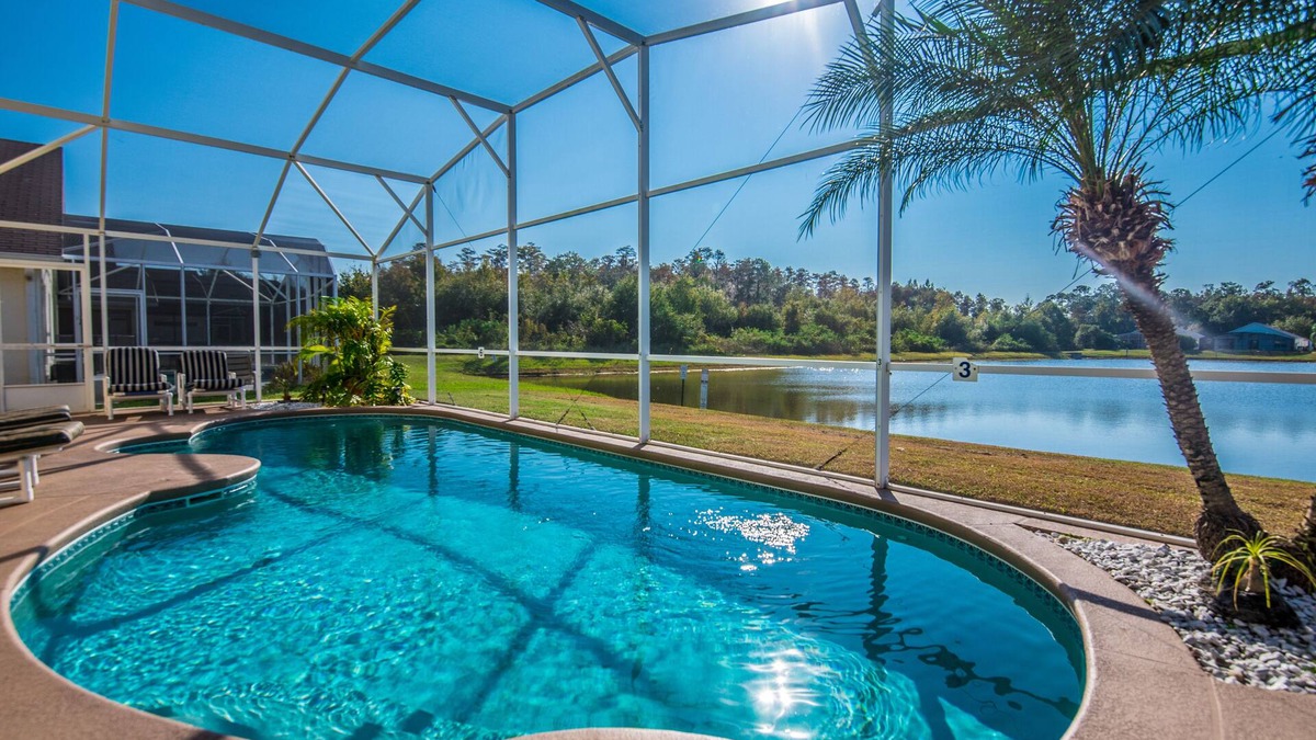 Eagle Pointe South House | SOUTHFACING Private Pool, Lakeview,4 BR-2 Bath,Ultra Clean Modern,10 min Disney