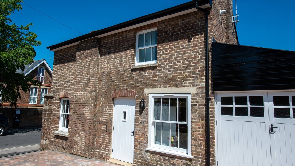 Dorchester House | Southgate Coach House - attractively furnished cottage for two.