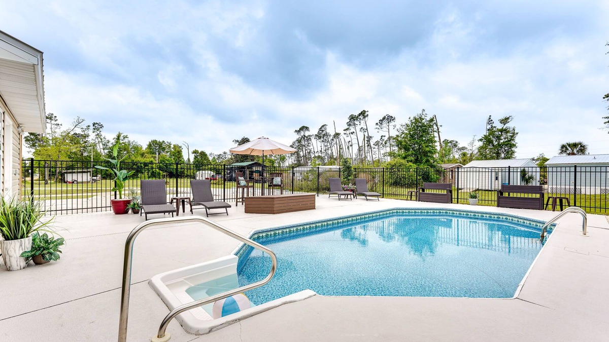 Southport House | Southport Getaway w/Private Pool ~ 15 Mi to PCB!