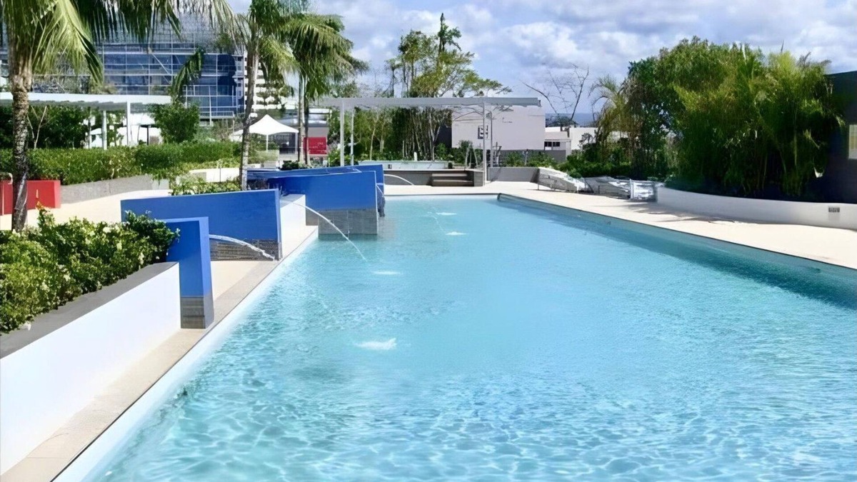Southport Apartment | Southport Stay with Pool, Gym & Balcony Views