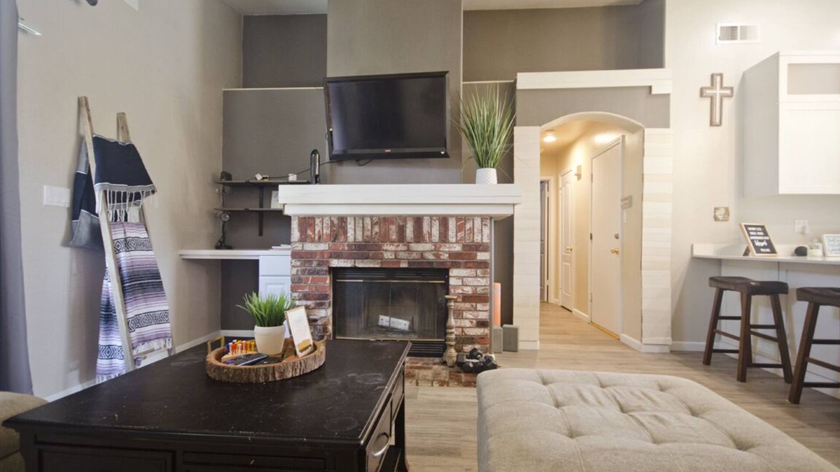 Greenacres House | Southwest 2 Bedroom 1 Bathroom house Pets Ok