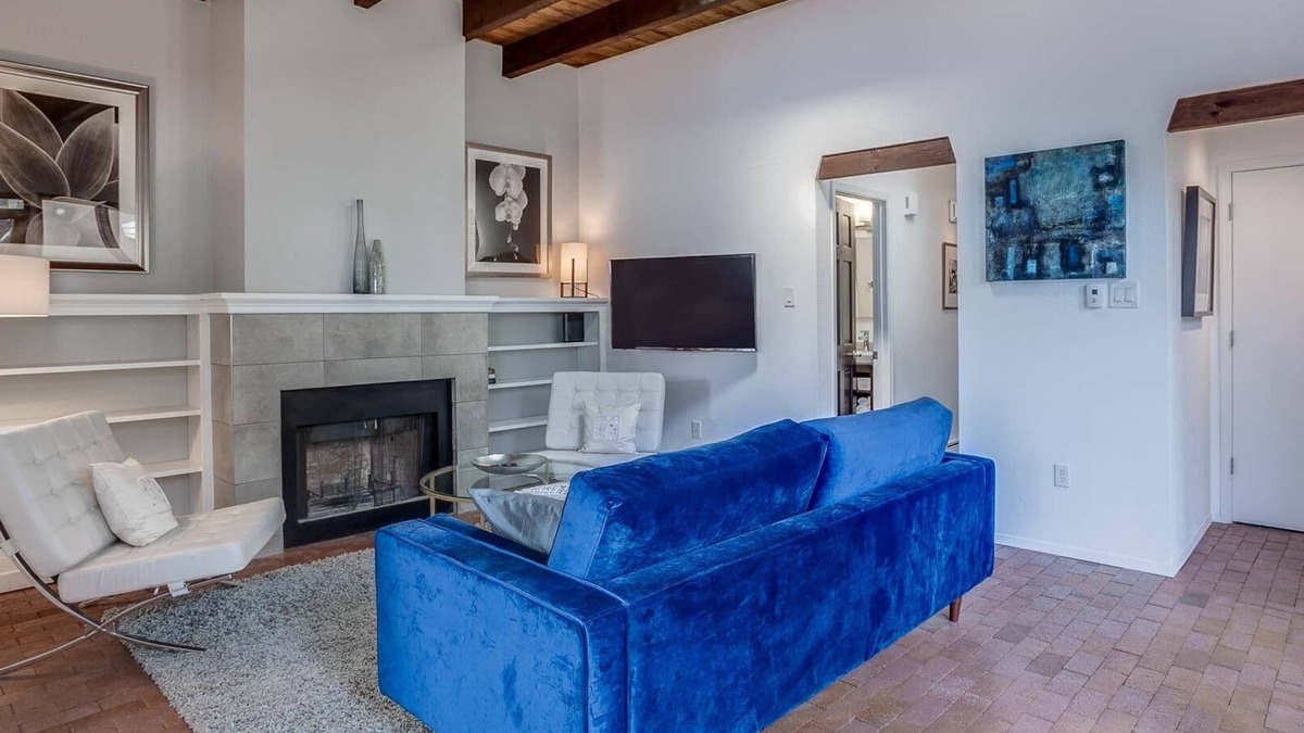 Santa Fe House | Southwest Modern 2+2 Home, Private Courtyard & Fenced Backyard Centrally Located