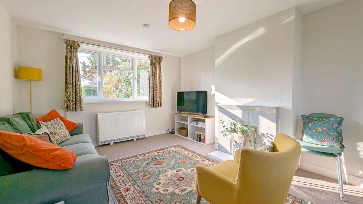East Ashling Cottage | Southwood Farm Cottage - a cottage that sleeps 4 guests in 2 bedrooms